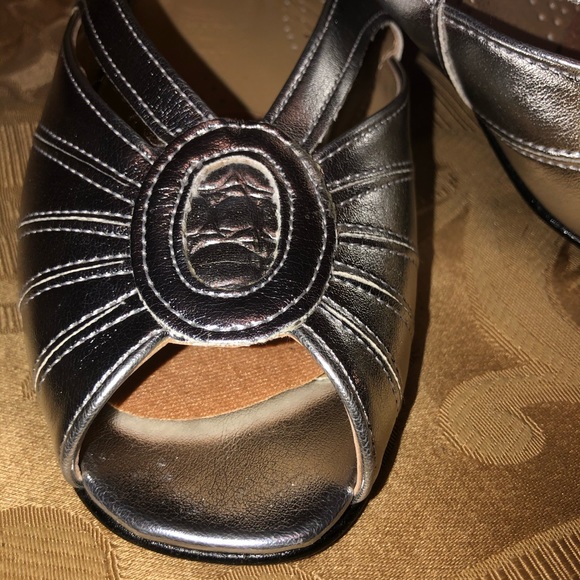 Silver leather sandals. - Picture 9 of 16